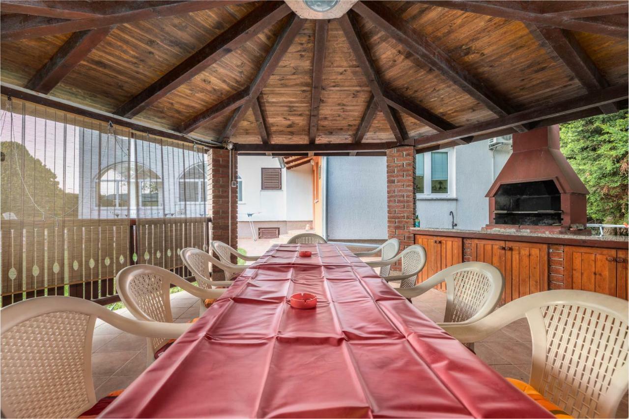Apartment Villa Nera Pula Exterior photo
