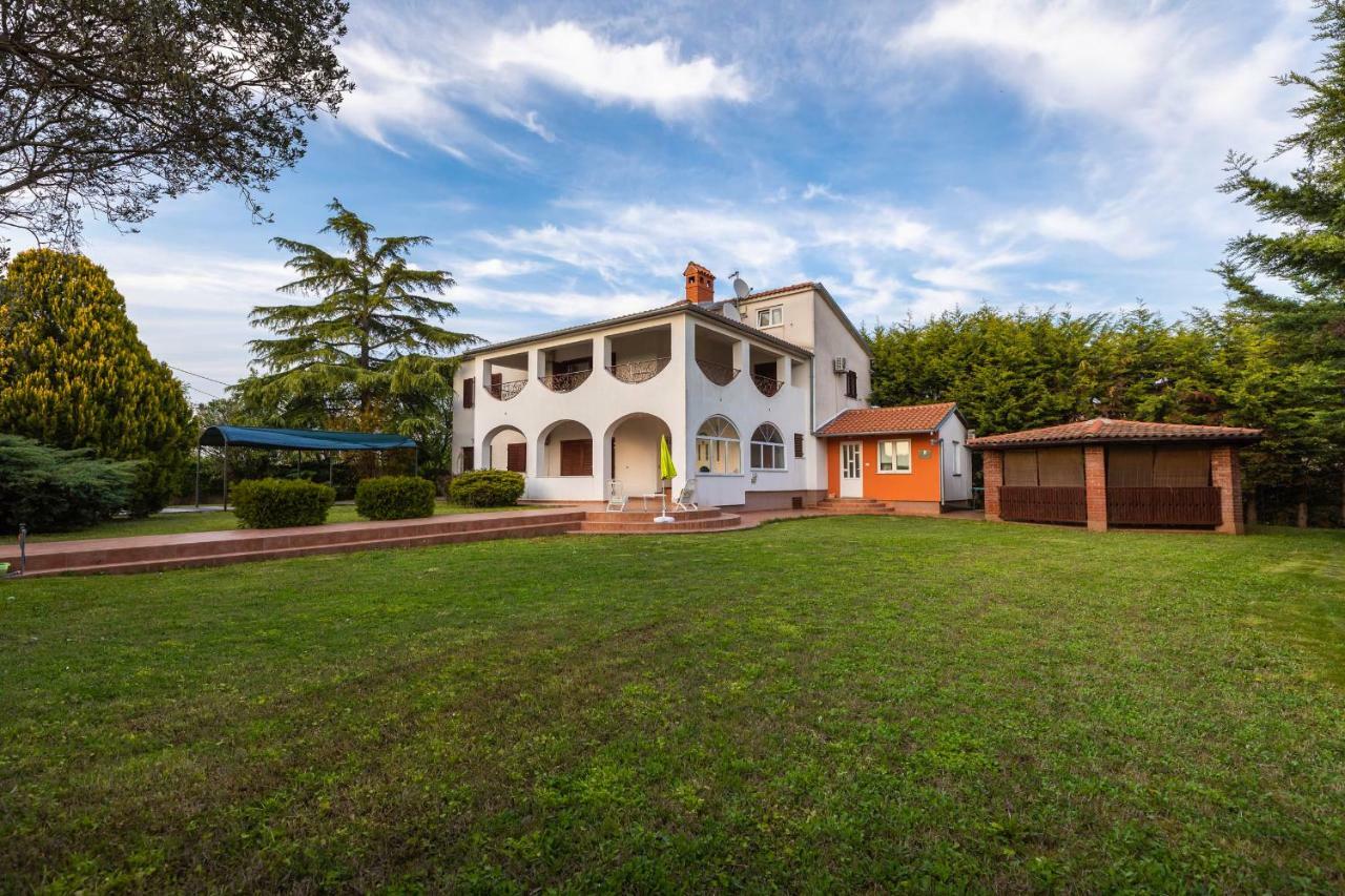 Apartment Villa Nera Pula Exterior photo