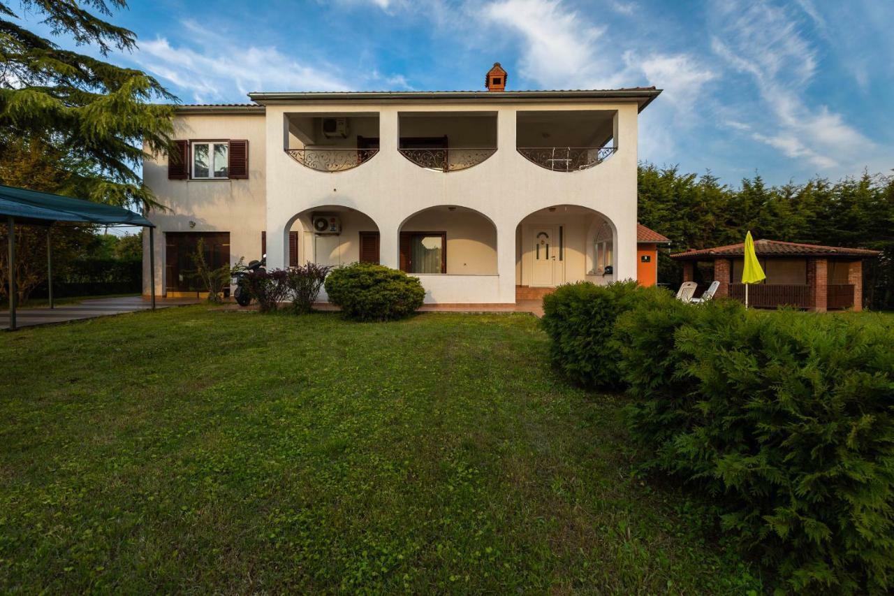 Apartment Villa Nera Pula Exterior photo